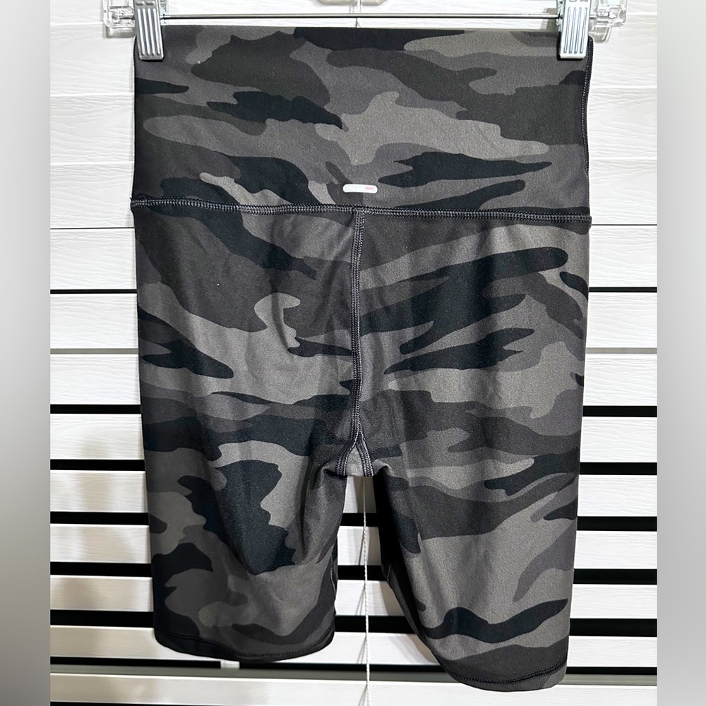 🛍️aerie camouflage 7” legging-shorts Size M